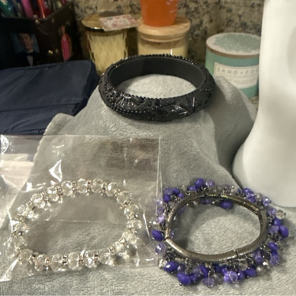 Paparazzi 7 Piece Bundle 2-Rings 2- Earrings and 3-Bracelets - Picture 6 of 12